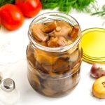 Откуда берётся риск ботулизма в домашних грибных консервах и как его снизить